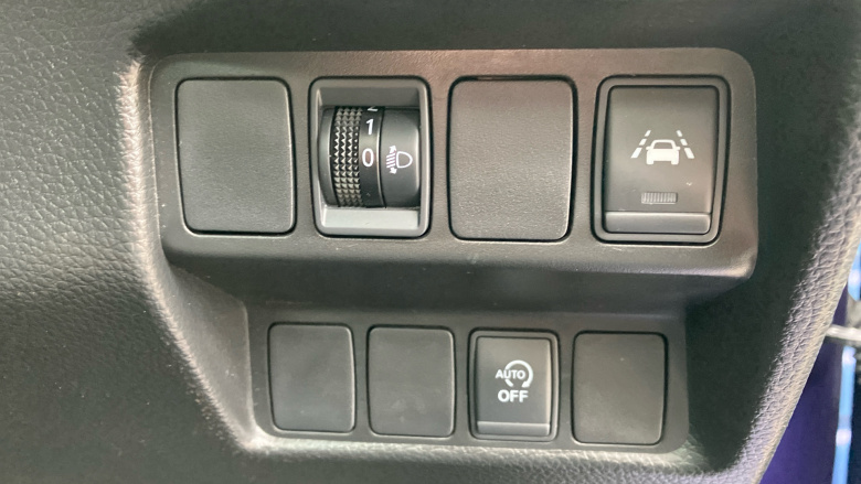 Nissan Qashqai 1.3 DiG-T N-Connecta 5dr Petrol Hatchback